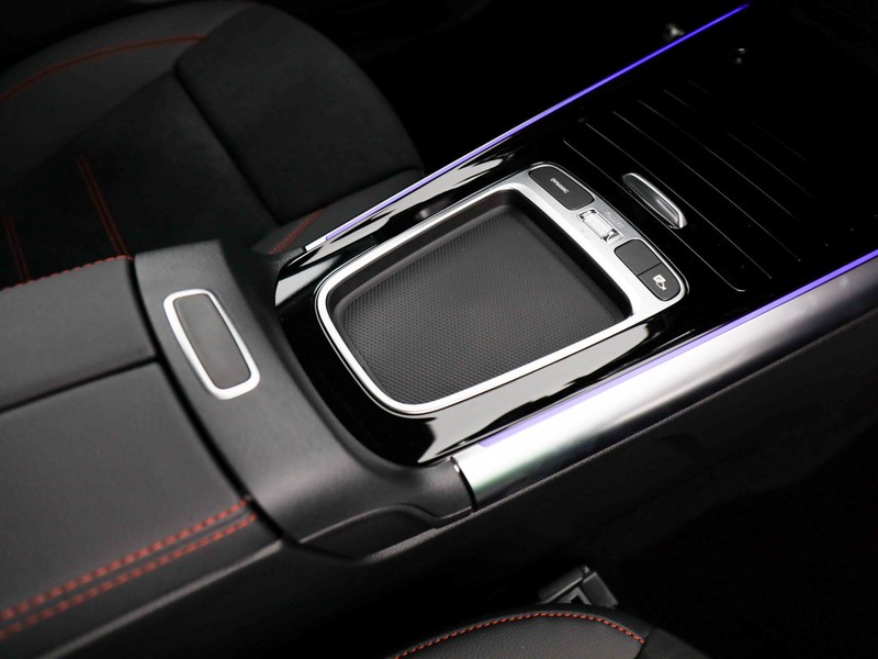 Mercedes GLA 180 amg line extra auto benzina bianco