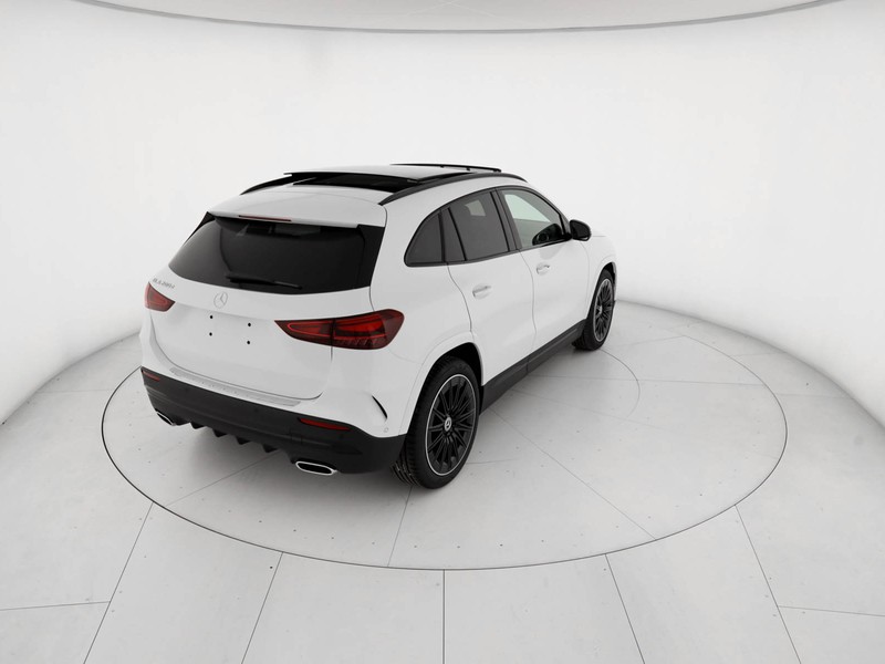 Mercedes GLA 200 d amg line extra auto diesel bianco