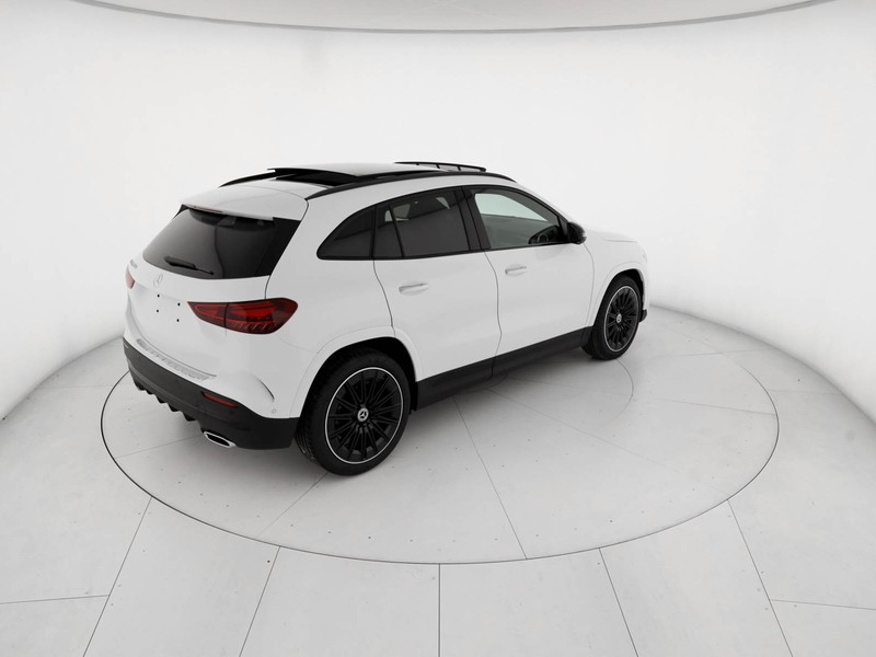 Mercedes GLA 200 d amg line extra auto diesel bianco