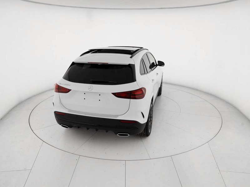 Mercedes GLA 200 d amg line extra auto diesel bianco
