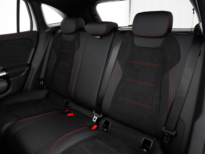 Mercedes GLA 200 d amg line extra auto diesel bianco