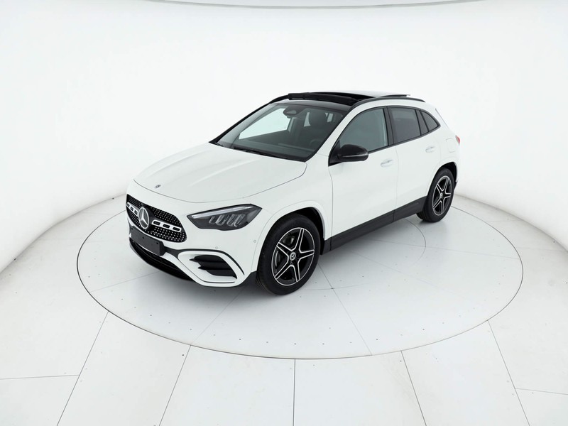 Mercedes GLA 180 amg line extra auto benzina bianco