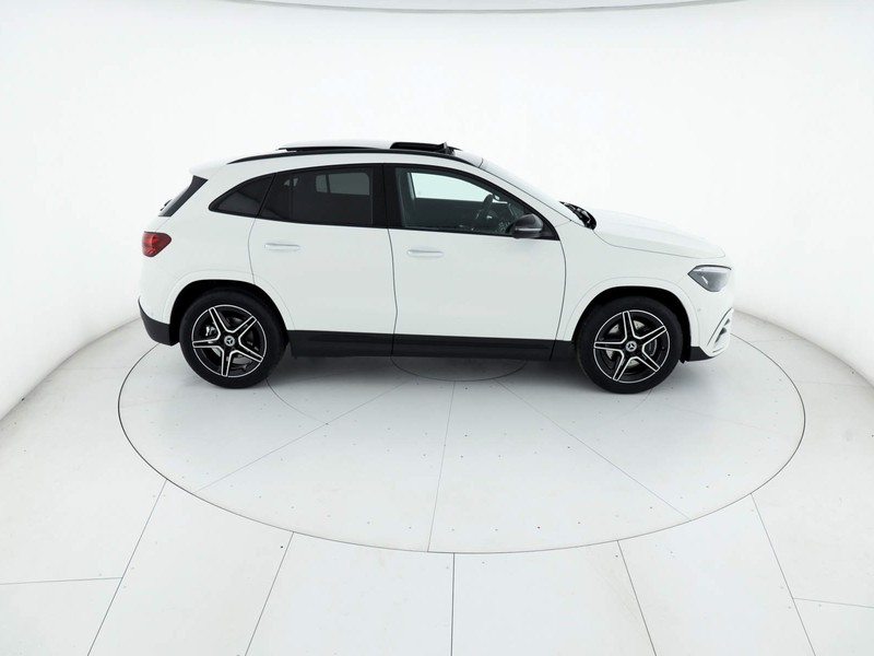 Mercedes GLA 180 amg line extra auto benzina bianco