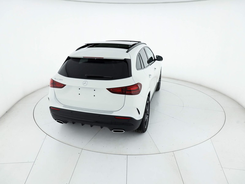 Mercedes GLA 180 amg line extra auto benzina bianco