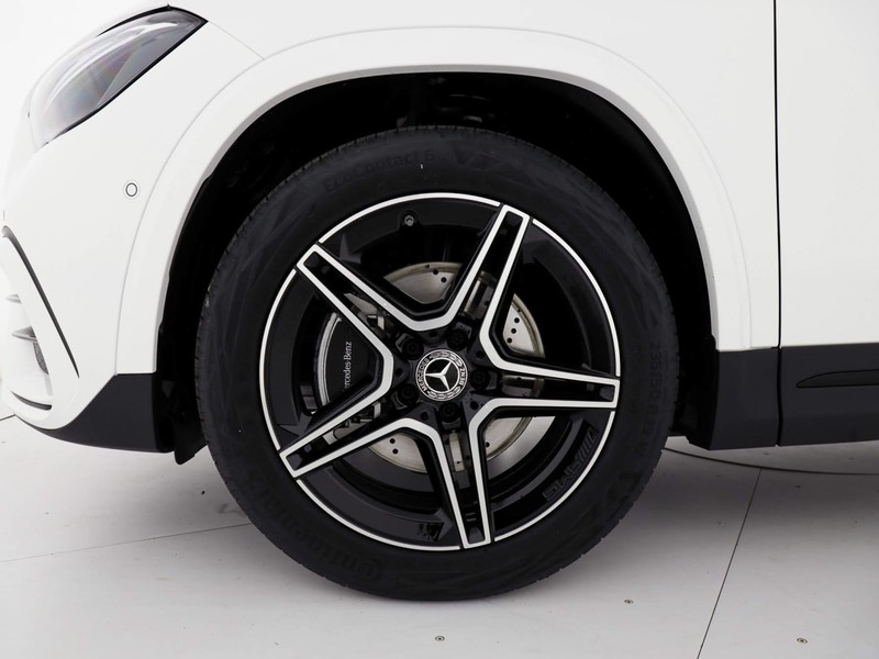 Mercedes GLA 180 amg line extra auto benzina bianco
