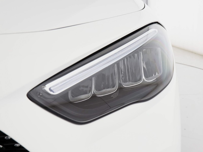Mercedes GLA 180 amg line extra auto benzina bianco