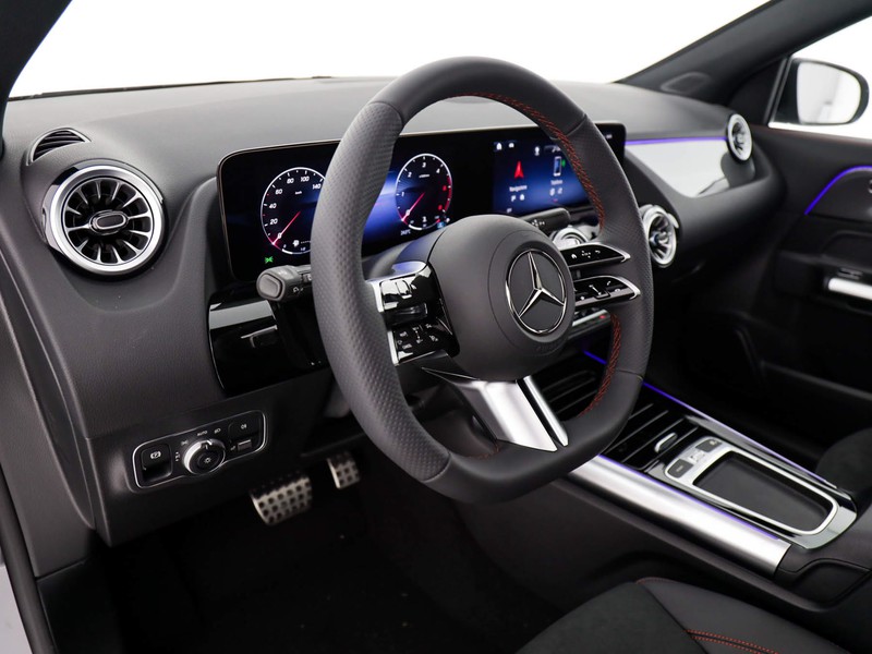 Mercedes GLA 180 amg line extra auto benzina bianco