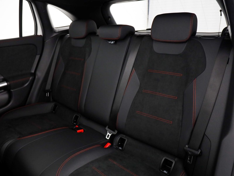Mercedes GLA 180 amg line extra auto benzina bianco