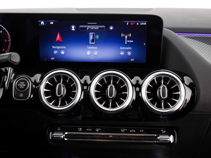 Mercedes GLA 180 amg line extra auto benzina bianco