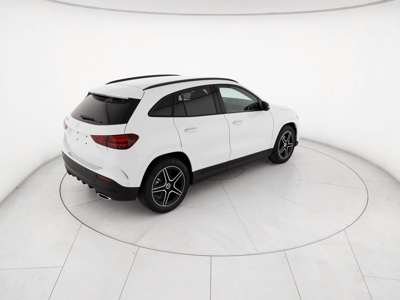 Mercedes GLA 200 d amg line extra auto diesel bianco