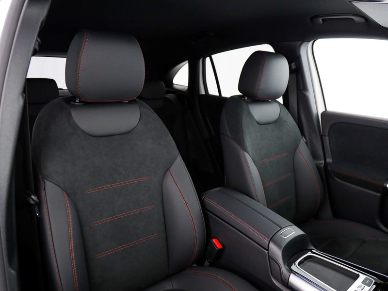 Mercedes GLA 200 d amg line extra auto diesel bianco