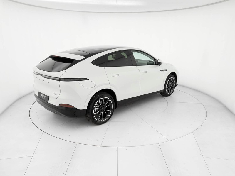 XPENG G6 68,5 kwh standard range rwd elettrica bianco