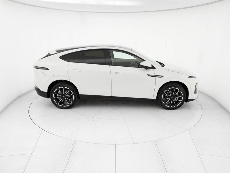 XPENG G6 68,5 kwh standard range rwd elettrica bianco