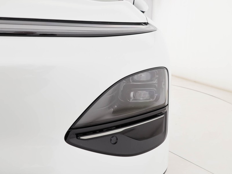 XPENG G6 68,5 kwh standard range rwd elettrica bianco
