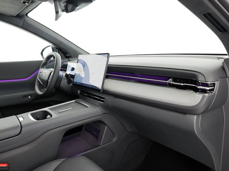 XPENG G6 68,5 kwh standard range rwd elettrica bianco