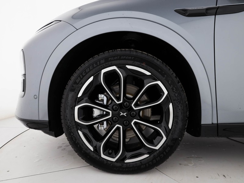 XPENG G6 68,5 kwh standard range rwd elettrica grigio