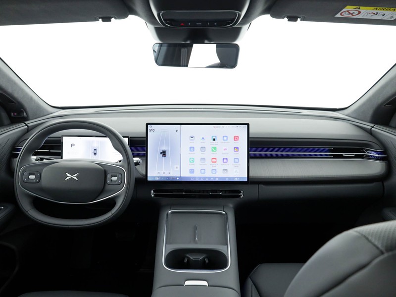 XPENG G6 68,5 kwh standard range rwd elettrica grigio