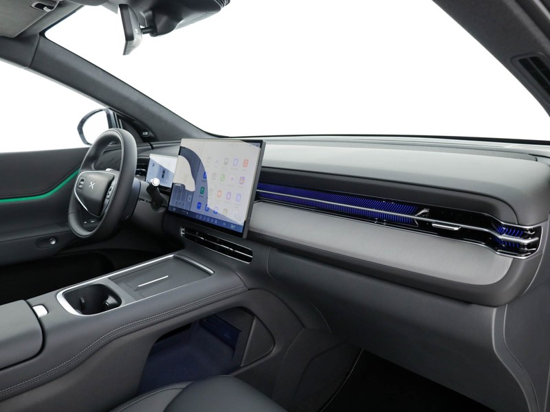 XPENG G6 68,5 kwh standard range rwd elettrica grigio