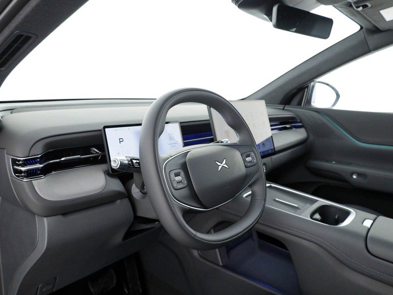 XPENG G6 68,5 kwh standard range rwd elettrica grigio