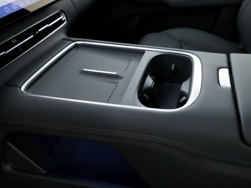 XPENG G6 68,5 kwh standard range rwd elettrica grigio
