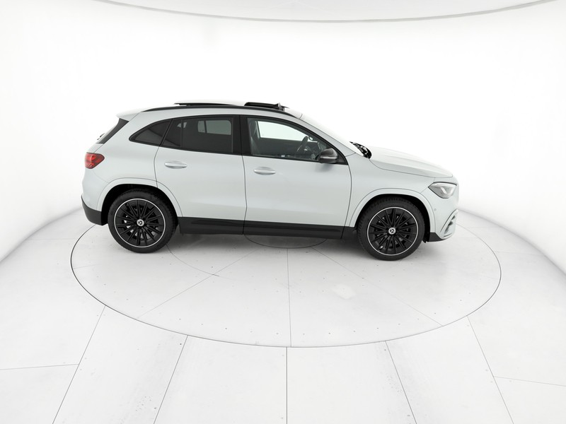 Mercedes GLA 180 amg line extra auto ibrido argento