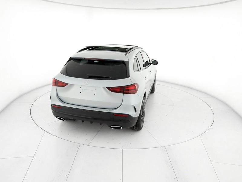 Mercedes GLA 180 amg line extra auto ibrido argento