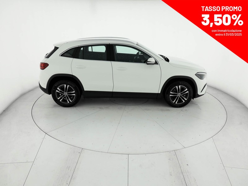 Mercedes GLA 180 d advanced auto diesel bianco