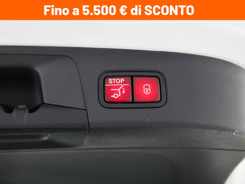 Mercedes GLA 180 d amg line premium auto diesel bianco