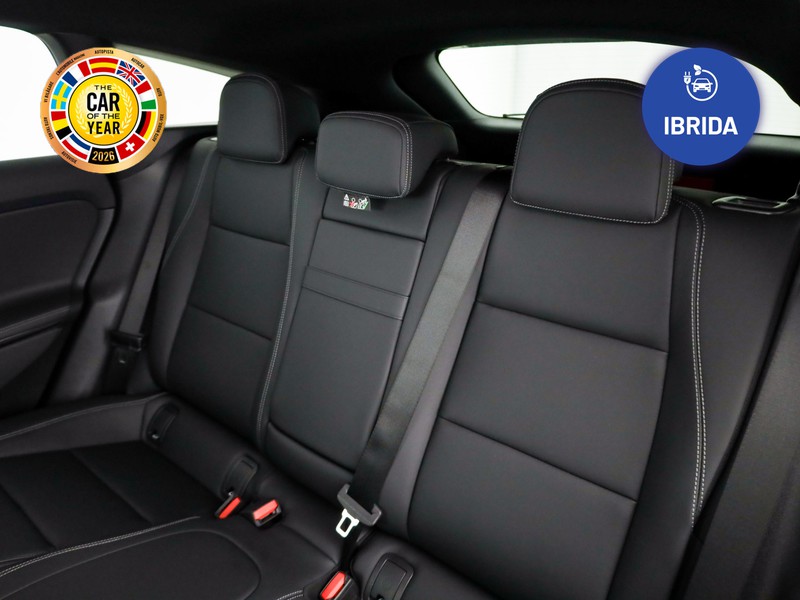 Mercedes CLA Shooting Brake  180 amg line advanced plus auto ibrido bianco