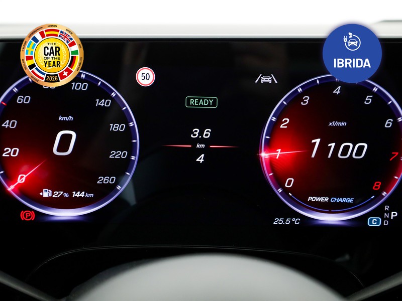 Mercedes CLA Shooting Brake  200 amg line advanced plus auto ibrido bianco