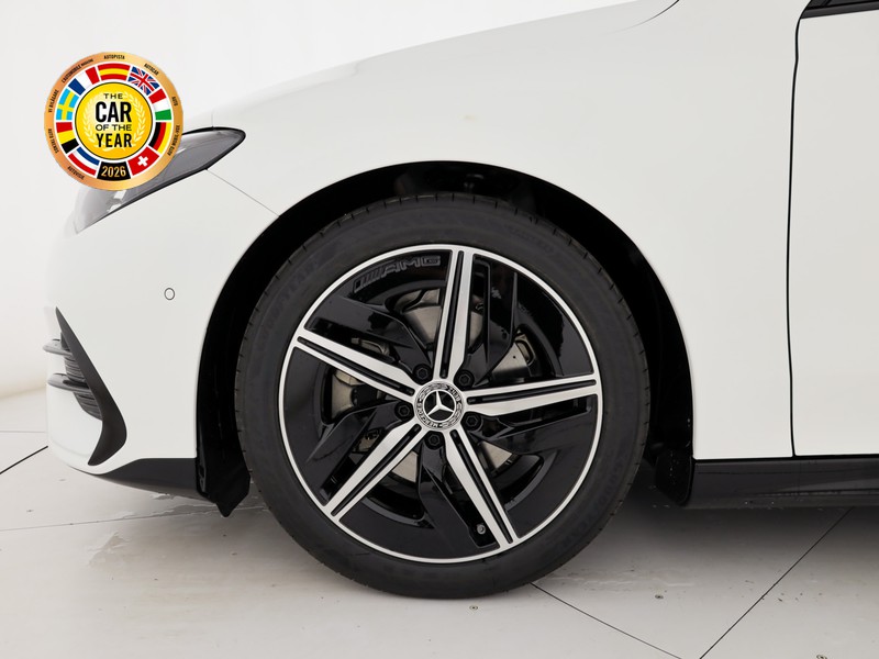 Mercedes CLA Shooting Brake 180   bianco
