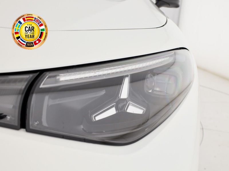 Mercedes CLA Shooting Brake 180   bianco