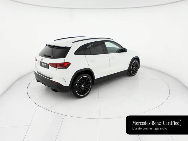 Mercedes GLA 180 d premium auto diesel bianco