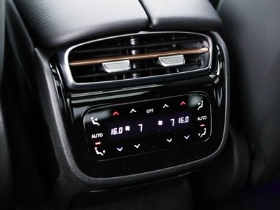 Mercedes EQE - foto 21