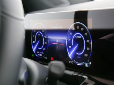 Mercedes EQA - foto 15