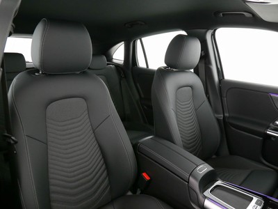 Mercedes EQA - foto 12